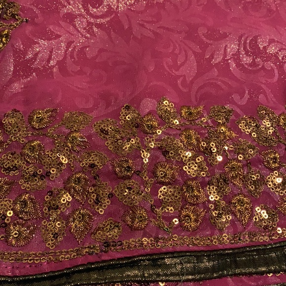 Dark pinkish/purple saree with copper design - Picture 2 of 4